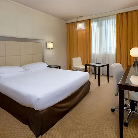 Hotel Crowne Plaza By Ihg 4*