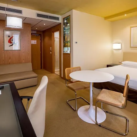 Crowne Plaza By Ihg Hotel 4*