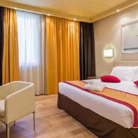 Crowne Plaza By Ihg Hotel 4*