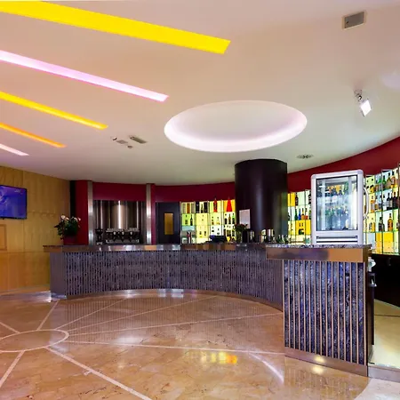 Crowne Plaza By Ihg Hotel 4*