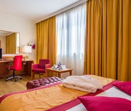 Crowne Plaza By Ihg Hotel