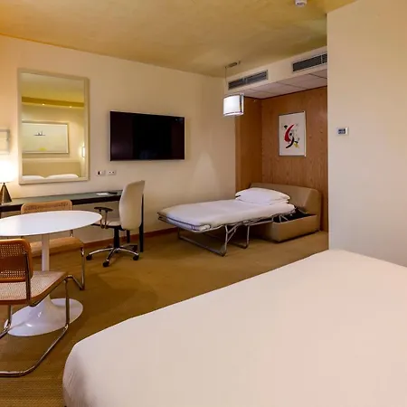 Crowne Plaza By Ihg 4*