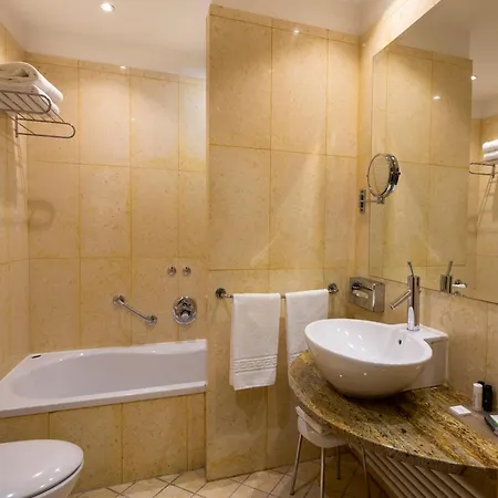 Hotel Crowne Plaza 4*